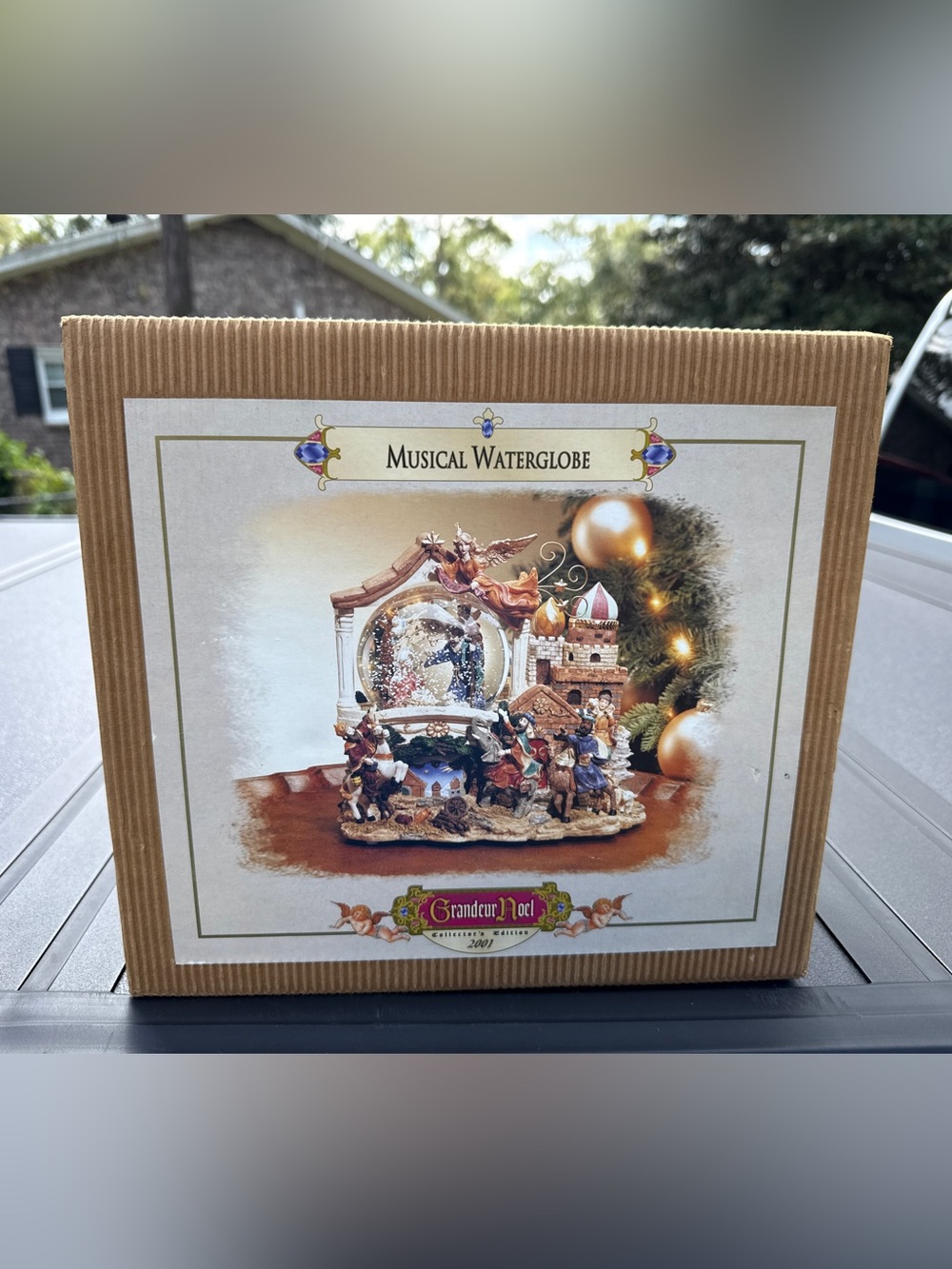 Grandeur Noel Musical Water Globe 2001 Santa Claus North Pole Elf Toys Christmas